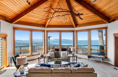 Eastsound House | Mountaintop dog friendly escape with stunning water views & private sauna
