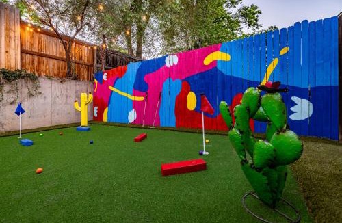 Walnut Grove House | Movie Theater and Mini Golf with 2 King Beds