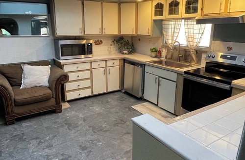 Berthoud House | Movie Theater + Game Nights + Volleyball Court + Firepit