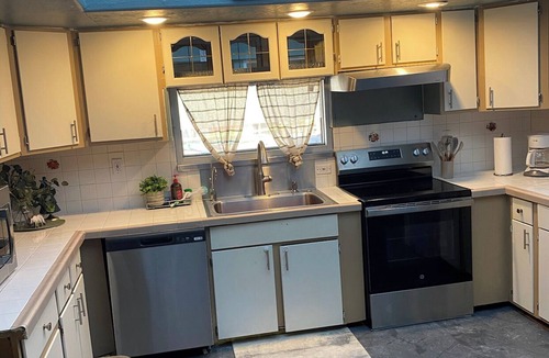 Berthoud House | Movie Theater + Game Nights + Volleyball Court + Firepit