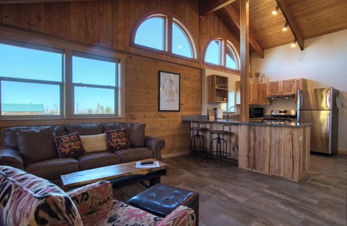 Joseph Condo | Mt. Joseph Lodge in Downtown Joseph: Unit #4