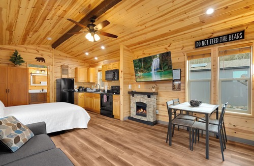 Summerhaven Cabin | Mt Lemmon Cabin 8 - Near Shopping/Ski Valley and More.