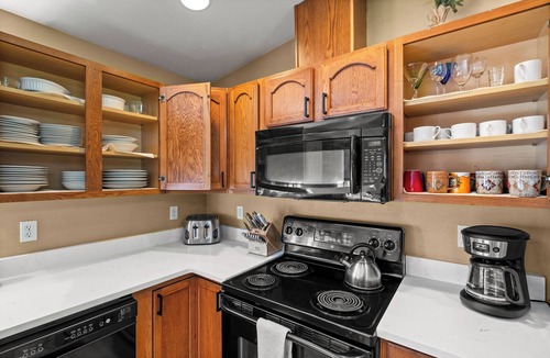 Packwood House | Mt. Rainier Cabin-Hot Tub-AC-Quiet