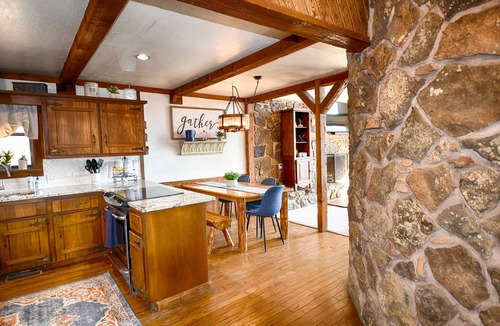 Park Hill Cabin | Multi-Level Cabin With Beautiful Views of Tenkiller Lake