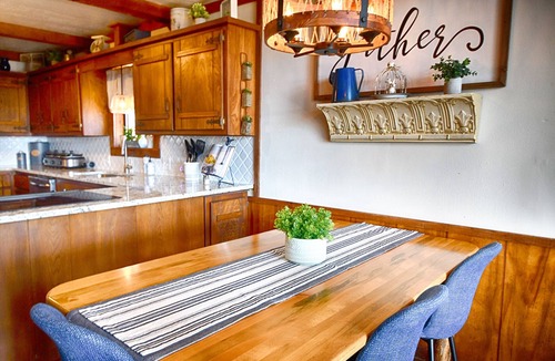 Park Hill Cabin | Multi-Level Cabin With Beautiful Views of Tenkiller Lake
