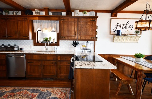 Park Hill Cabin | Multi-Level Cabin With Beautiful Views of Tenkiller Lake