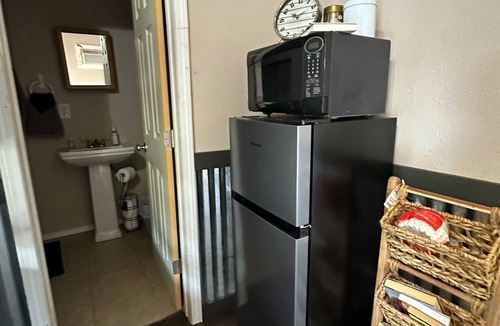 Dennis House | Myers Corner ~ Brazos River Cabin with RV Additional Rv hook up on site