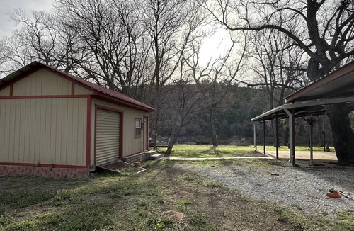 Dennis House | Myers Corner ~ Brazos River Cabin with RV Additional Rv hook up on site