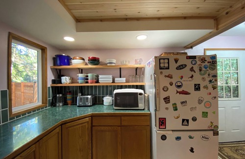 Packwood Cabin | Naked Elk Lodge: 4 Bdrms, Hot Tub, Projector TV near Mt. Rainier