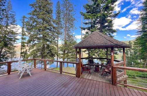 Joseph House | Nana and Papa's - Lakefront dog-friendly home in Joseph with amazing yard deck