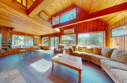 Joseph House | Nana and Papa's - Lakefront dog-friendly home in Joseph with amazing yard deck