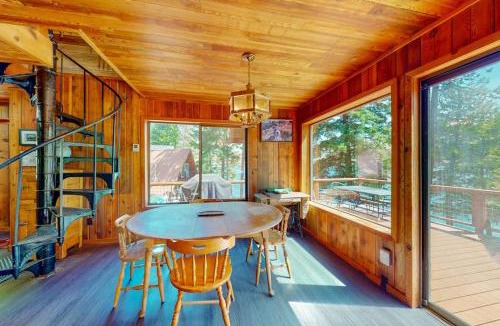 Joseph House | Nana and Papa's - Lakefront dog-friendly home in Joseph with amazing yard deck