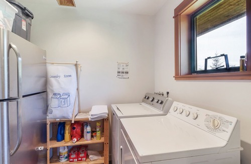 Friday Harbor House | Nantucket Style w/peak-a-boo view (KBC)