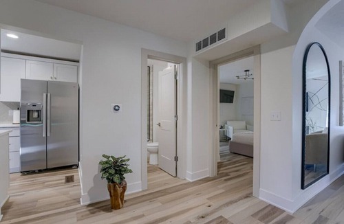 Lincoln House | Natural Organic White Modern Getaway