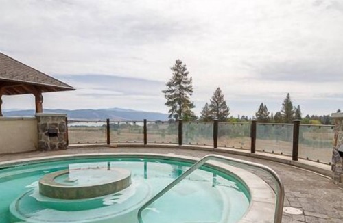 Tamarack Condo | Natural Wood Interior Design | Spectacular Lake Views | Hot Tub and Pool Access