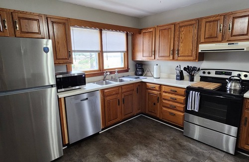 Niota House | Nauvoo Windmill Farmhouse 10-12 people