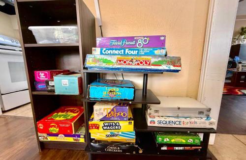 West Arlington House | Near AT&T Stadium, UTA, Globe Life, Six Flags, DFW Airport, American Airlines Center with Games and Crib