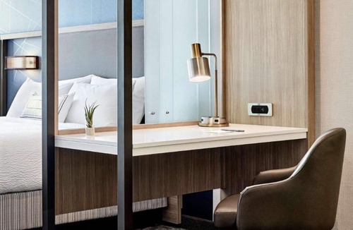 Parker Hotel | Near Downtown Parker | Free Breakfast + Pool