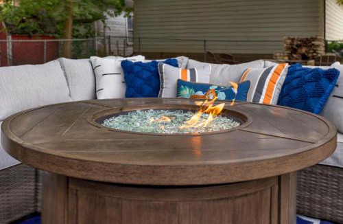 Waveland Park House | Near Drake/Downtown packed w/Amenities - Hot Tub - Movie Theater