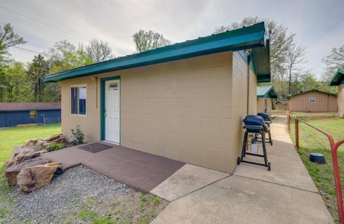 Clinton Apartment | Near Greers Ferry Lake! Cabin w/Resort Perks