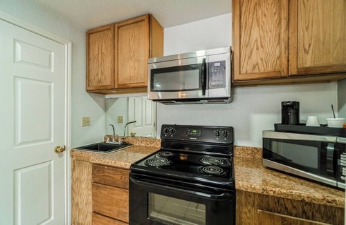 Ira Hotel | Near Heritage Village & Local Landmarks | Free Parking | King Bed Room