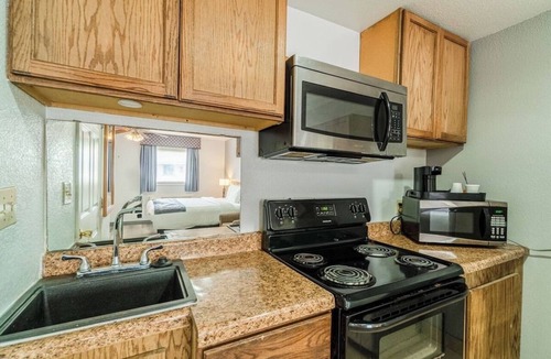 Ira Hotel | Near Heritage Village & Local Landmarks | Free Parking | King Bed Room