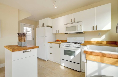 Cerrillos Apartment | Near Hiking: Dog-Friendly Studio in Los Cerrillos