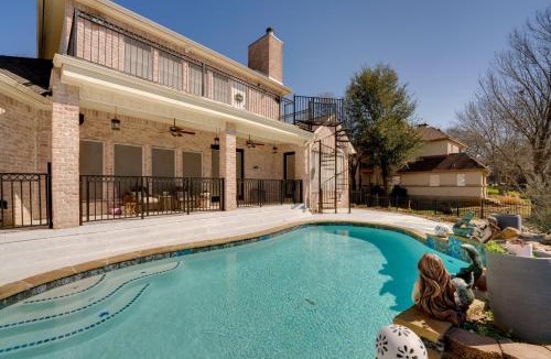 Cedar Hill House | Near Joe Pool Lake! Luxe Getaway w/Shared Pool