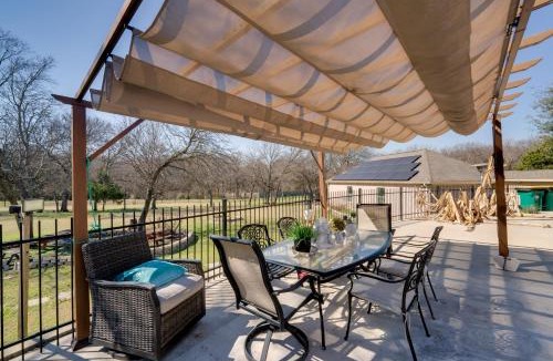 Cedar Hill House | Near Joe Pool Lake! Luxe Getaway w/Shared Pool