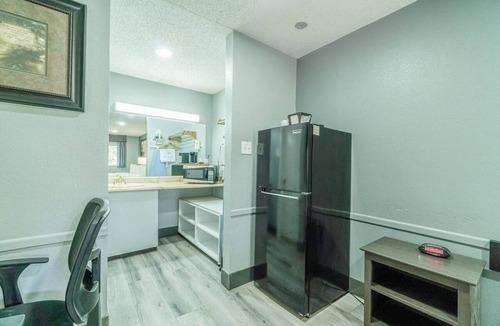 Ira Hotel | Near Museum, Historic Village & Restaurants | 2 Queen Beds | Free Parking