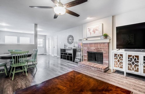 Aubrey House | Near PGATour+King&3Queen Beds+Near Lewisville Lake
