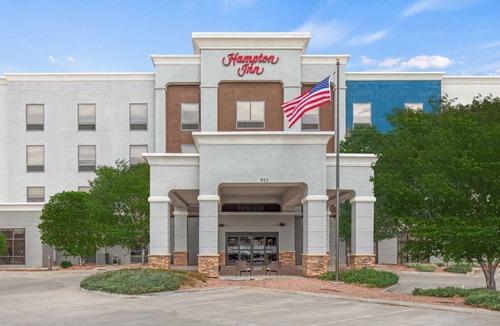 Brighton Hotel | Near Riverdale Golf | Pool + Free Breakfast
