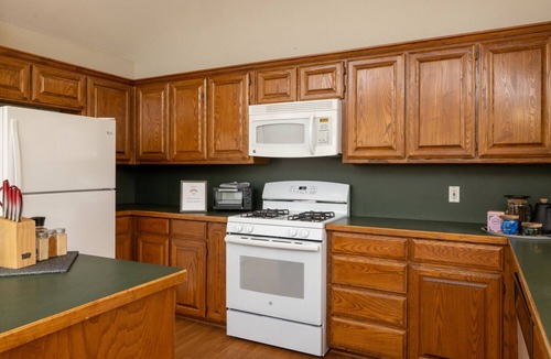 Denton House | Near UNT + Downtown Denton - Full Fenced Backyard