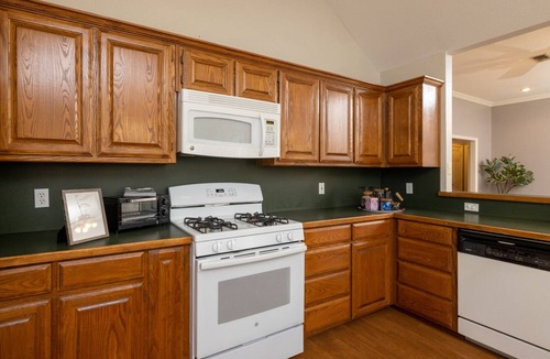 Denton House | Near UNT + Downtown Denton - Full Fenced Backyard