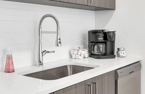 Jewell Heights - Hoffman Heights Apartment | New 1B1B Apartment Steps From Top Hospital