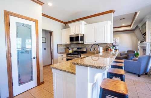 Lexington House | New! 2 Homes In One Family Retreat Near Norman With Large Pool And Hot Tub