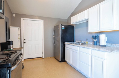 Lexington House | New! 2 Homes In One Family Retreat Near Norman With Large Pool And Hot Tub