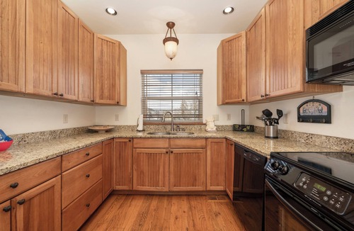 Granby House | New 3 bedroom 300 yards from Lake Granby
