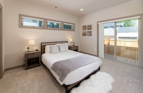 Pinehurst House | New 3-bedroom barrier-free modern detached house