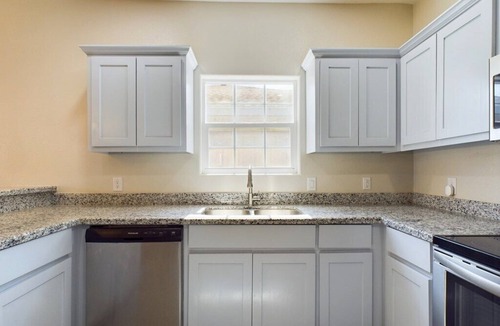 Pecos House | New 4 Bedroom/2 Bathroom in Historic Pecos! Close to Restaurants and Rodeo!