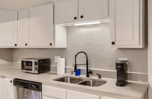 Lamar Heights Area House | New! 4BR Retreat | Ping-Pong | Marvel Kids Rm