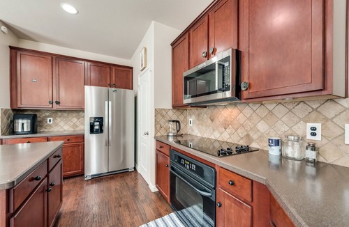 Tarrant County House | New, beautiful 5 BR, 10 beds, near AT&T Stad,Joe Pool, Sixflag, and pet friendly