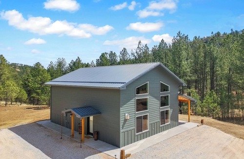 Custer House | New Black Hills Home Next to Wind Cave National Park