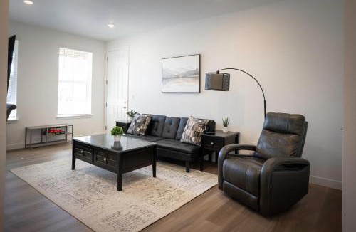 Castle Rock House | New Build 1BR Home Stunning Views Denver Access