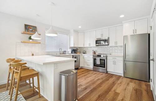 Bryant House | New Build , 2 Bedrooms, 2 bathrooms close to UW, U-Village, Burke