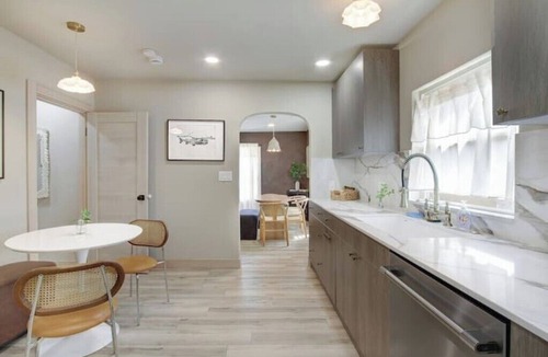 Dunlap House | NEW! Chic+Fun Family Retreat: Hot Tub & Kids Loft
