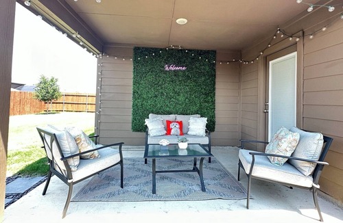 Aubrey House | New-clean Gorgeous home King/3Queen/2Twin beds Perfect for long stays!