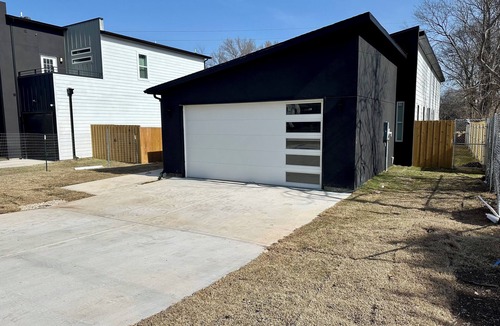 Cedar Crest House | New Construction 1-Bedr Mother-In-Law Quarters with Private Entrance in Dallas