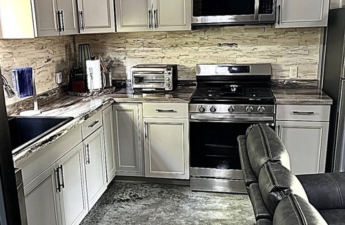 Iola House | New construction modern guesthouse located close to Texas A&M and Kyle Field