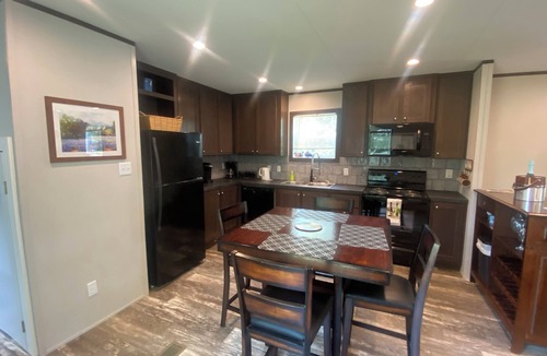Granbury House | New Cozy 1 Bedroom/Bath Place Only 5 Minutes To Granbury’s Historic Square/Lake